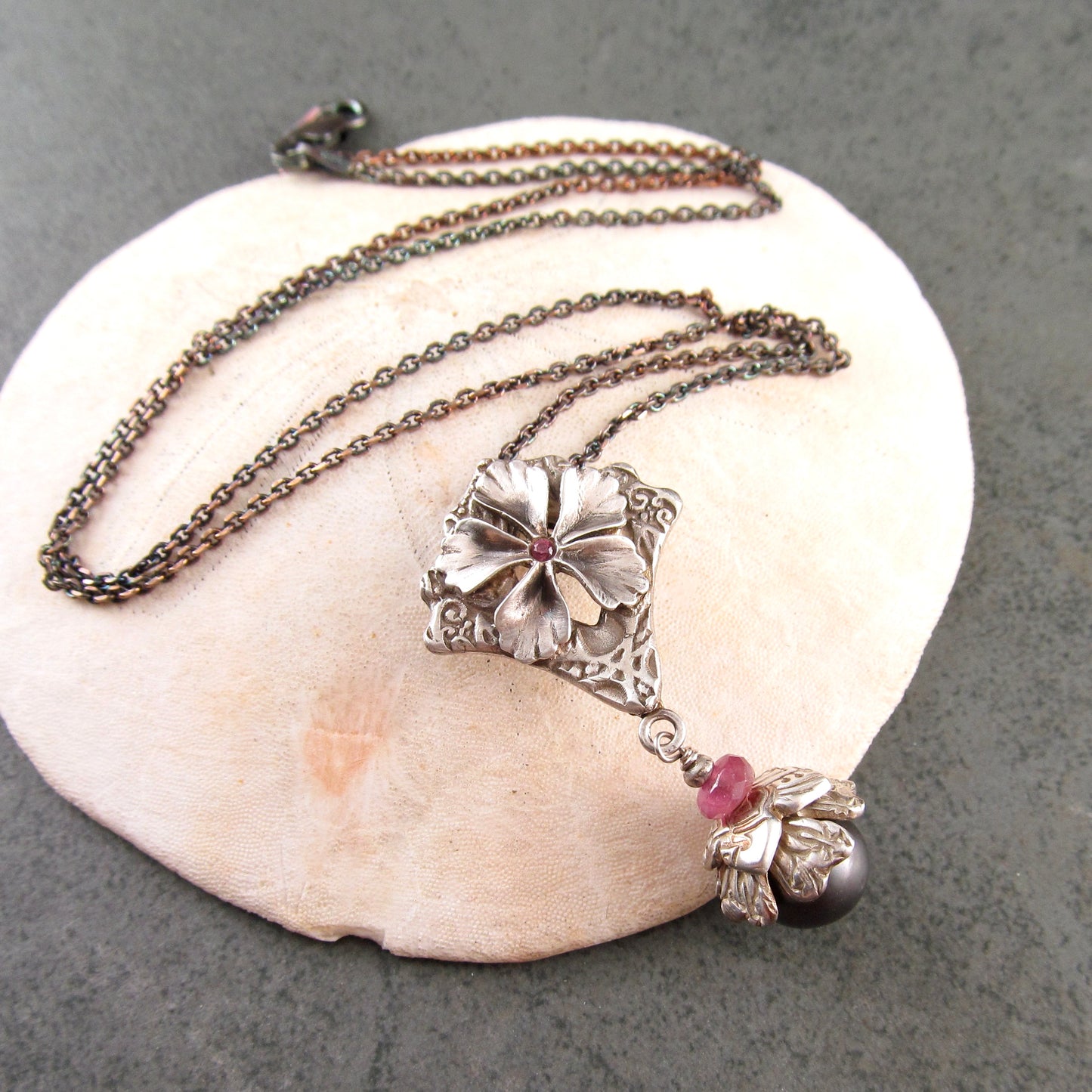 Flower pendant with pink sapphire and black Tahitian pearl