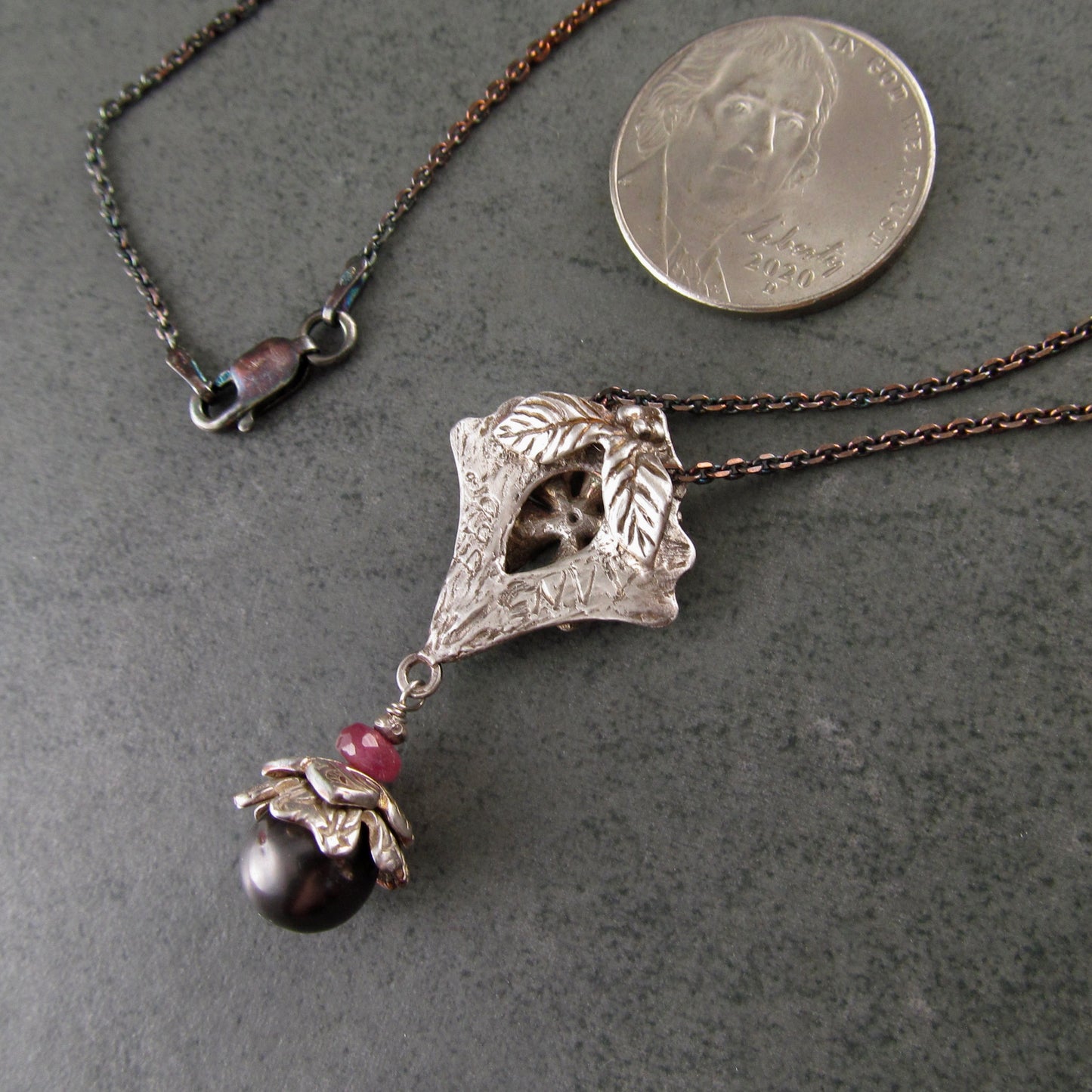 Flower pendant with pink sapphire and black Tahitian pearl